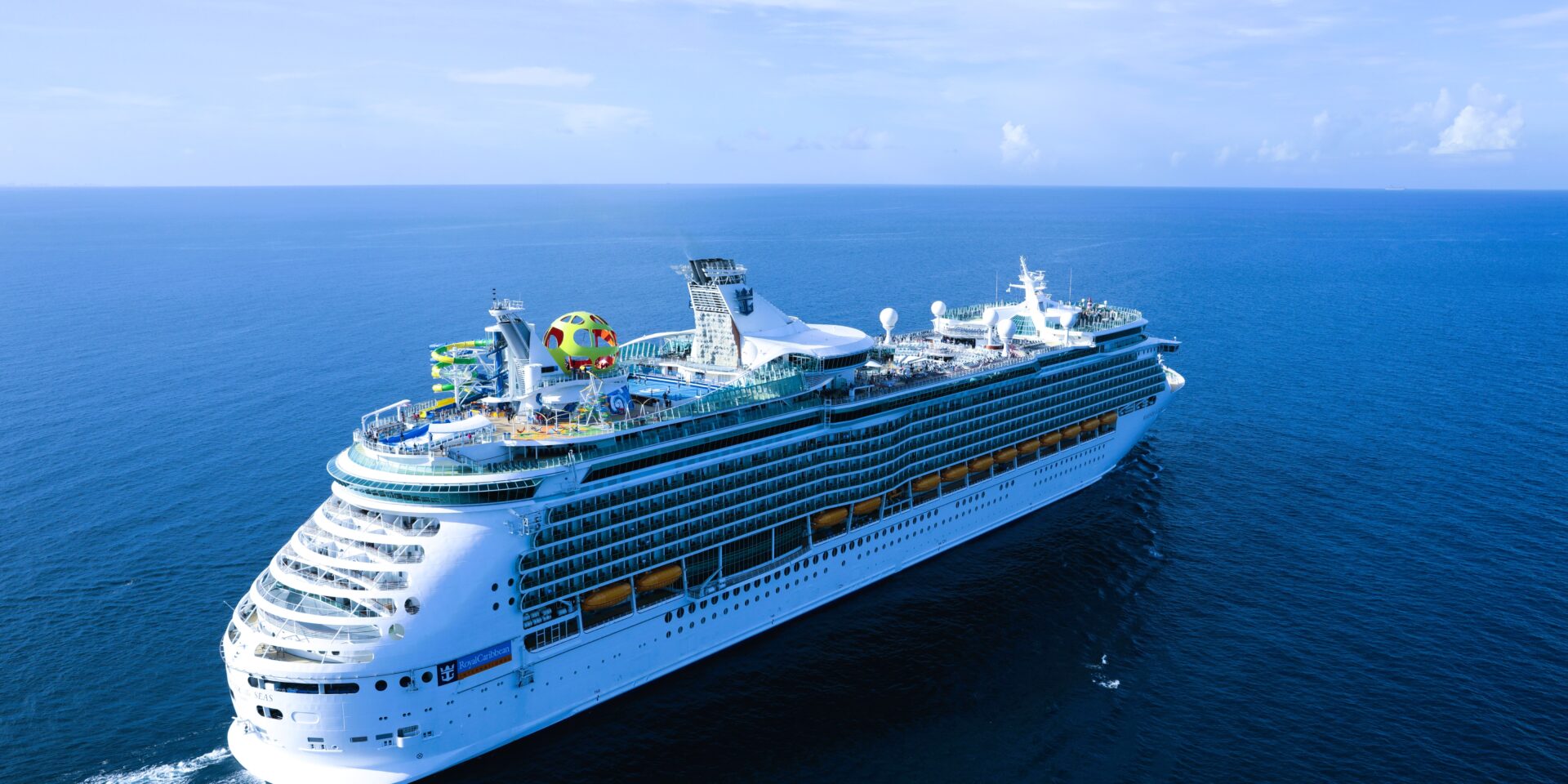 Picturing Royal Caribbean's Mariner of the Seas, at sail